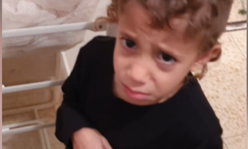 מצמרר: "לא בא לנו יותר" ילדים רועדים בממ"ד &bull; צפו: