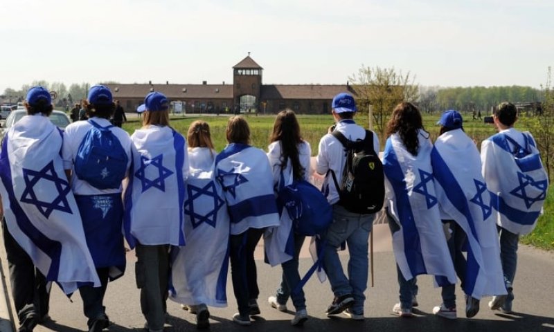 הקימו דוכן המבורגרים כדי לממן את המסע