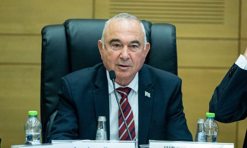 אלי דלל: "מפלגה שבקושי עוברת אחוז חסימה, סוחטת אותנו"