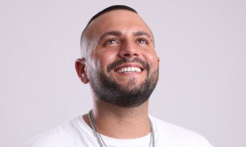 אלקנה מרציאנו בשיר חדש על סיפור חייו: "ראוי לאהבה"