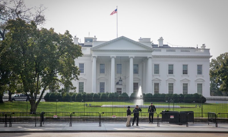 צפו בתיעוד: עכבר נכנס לבית הלבן &ndash; ועורר מהומה