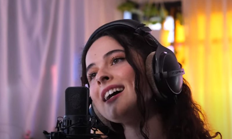 אריאלה גרינברג בשיר חדש ומרגש: "חמש קומות וחצי"