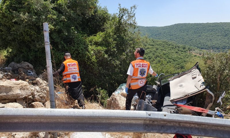 5 פצועים בהתהפכות רכב לתעלה בצפון