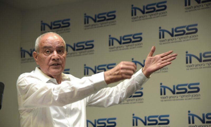 דן חלוץ תוקף: "מי הוא בכלל? טפיל"