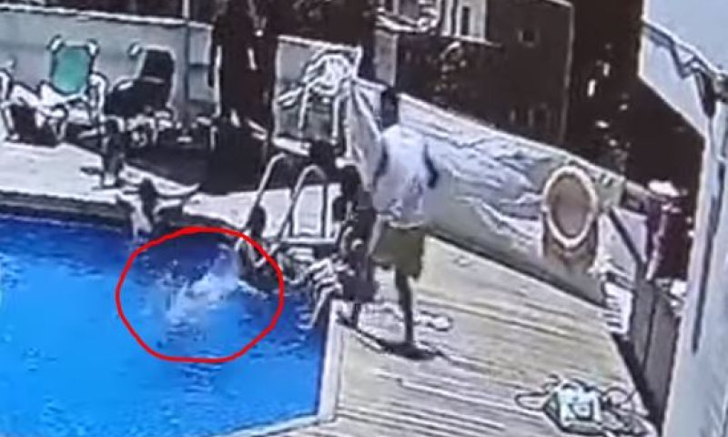 "הוא בולע מים": צפו: ערנות המציל הצילה ילד מטביעה