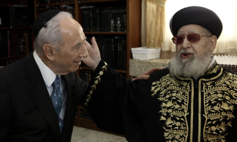 סודרי מטיל פצצה: "הרב עובדיה הצביע לפרס ב-96"