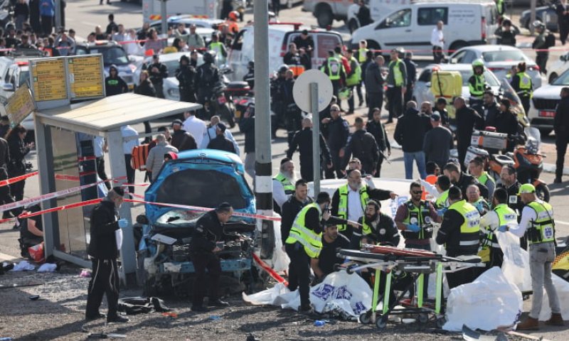 סוטה מהנתיב ופוגע בתחנה: תיעוד הפיגוע ברמות