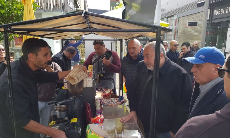 ליברמן חילל שבת והכריז על חרם על הרבנים הסרוגים