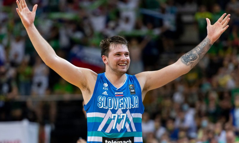 הלם בטקסס: כוכב העל עובר ללייקרס וישתף פעולה עם לברון ג'יימס