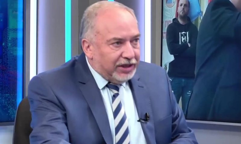 ליברמן לסרוגים: "נתניהו ובנט צבועים"