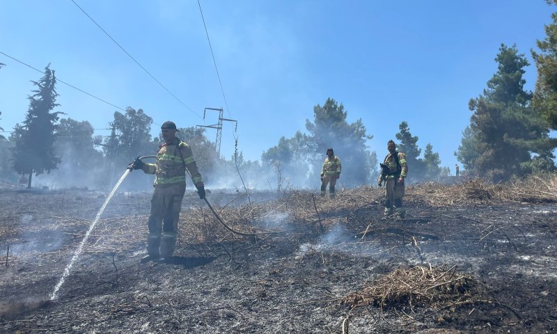 אחרי 3 שעות: הושגה שליטה על השריפה בהרי י-ם