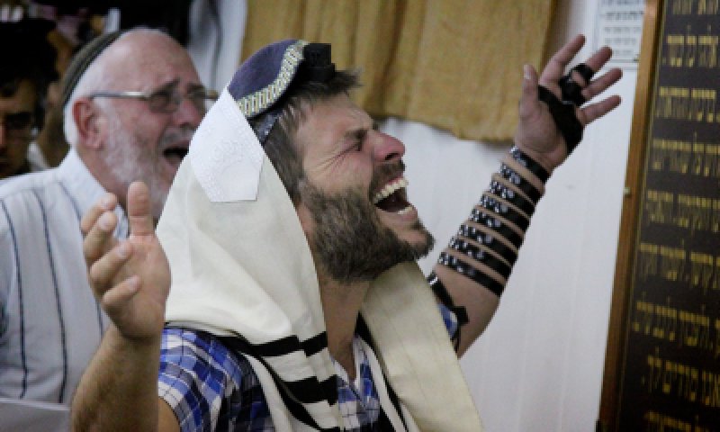 גלריית ענק: תפילה במקור חיים למען החטופים