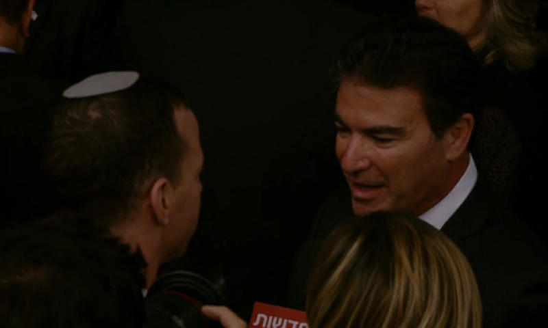 נדיר: ראש המוסד משוחח עם עיתונאי. צפו