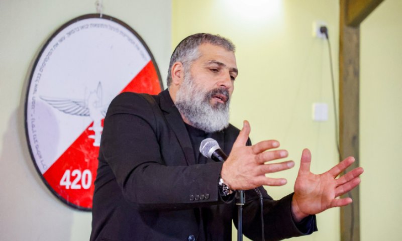 צבי יחזקאלי מתוסכל: אחת התקלות הגדולות במלחמה