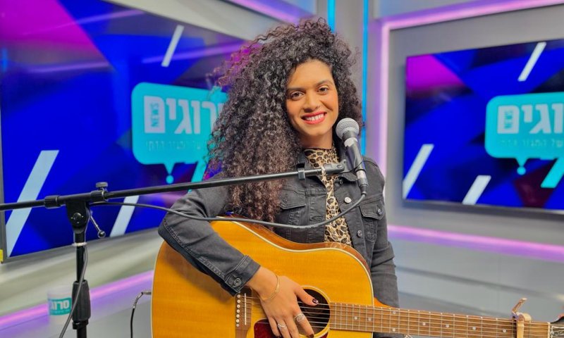 הזמרת הדר זכריה באולפן: "לקול שלי יש מקום"