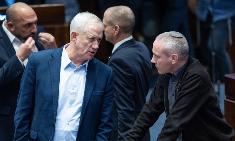 סוכות משיב לטרופר: "גנץ הוביל את הקונספציה"