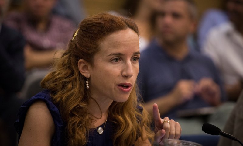 סתיו שפיר יוצאת להגנת מגורשי גוש קטיף: 'מביש'