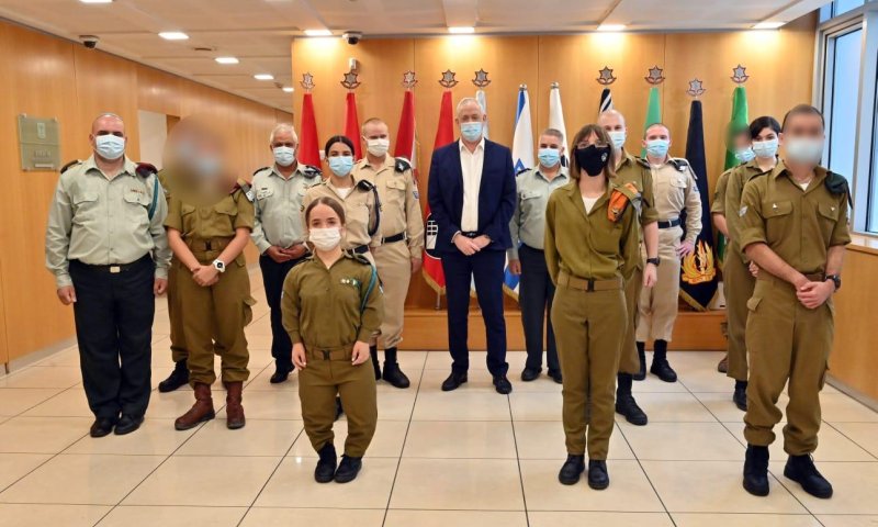 גנץ: אצדיע לכל אדם שבחר לשרת את המדינה