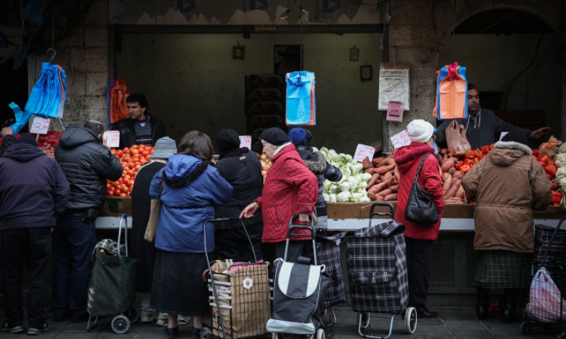 מתכוננים לשלג: הירושלמים מרוקנים את המדפים