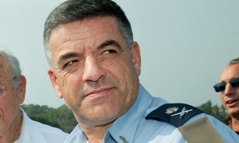 המחווה המוגזמת למפקד חיל האוויר היוצא