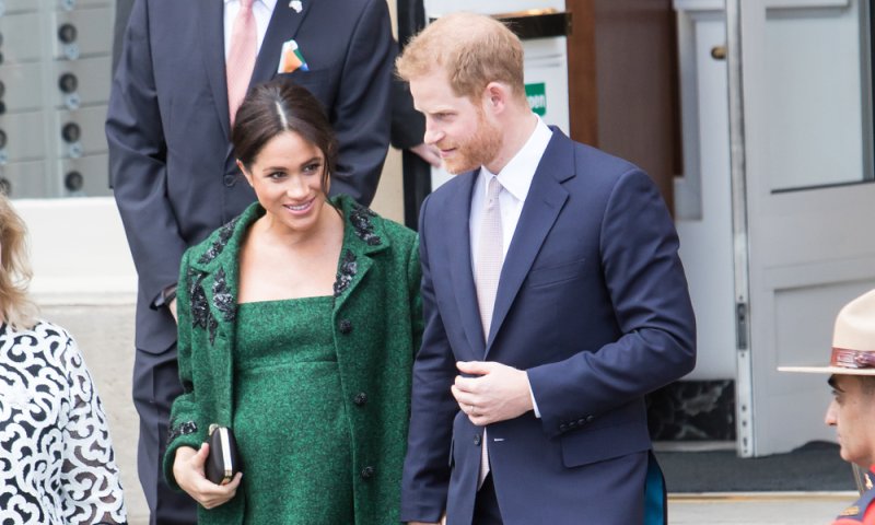 צפו: המתנה המרגשת שקיבלו מייגן והארי מדיסני