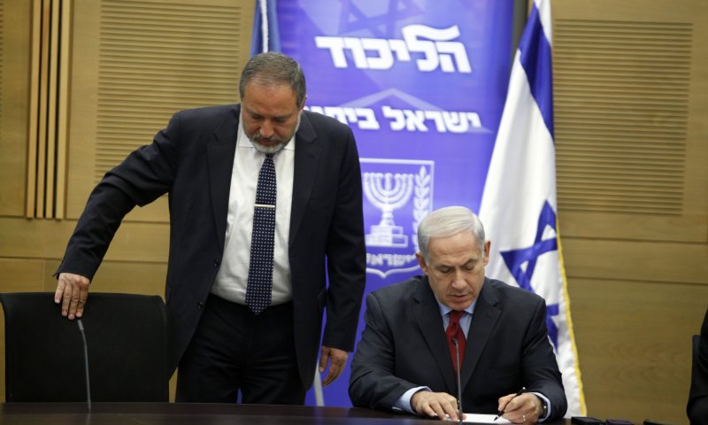 הליכוד לסוקרים: הציבו את ליברמן בעמודת השמאל