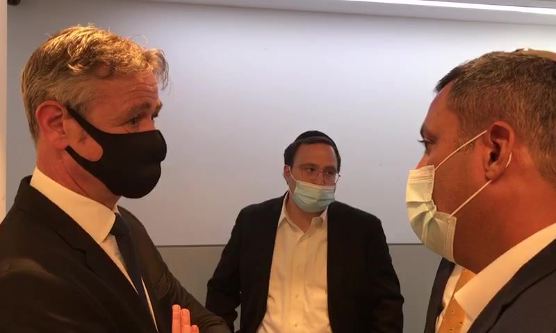 צפו: מה קרה כשאלון דוידי פגש את השגריר השוויצרי?