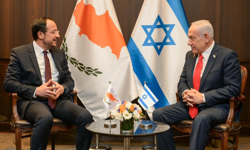 לקראת הפסגה המשולשת: נתניהו נפגש עם נשיא קפריסין