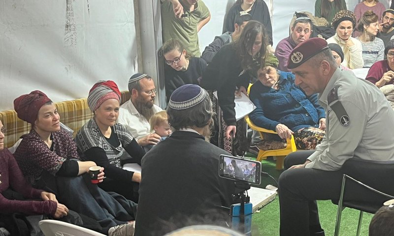הרמטכ"ל כוכבי מגיע לנחם את משפחת הרב דרוקמן