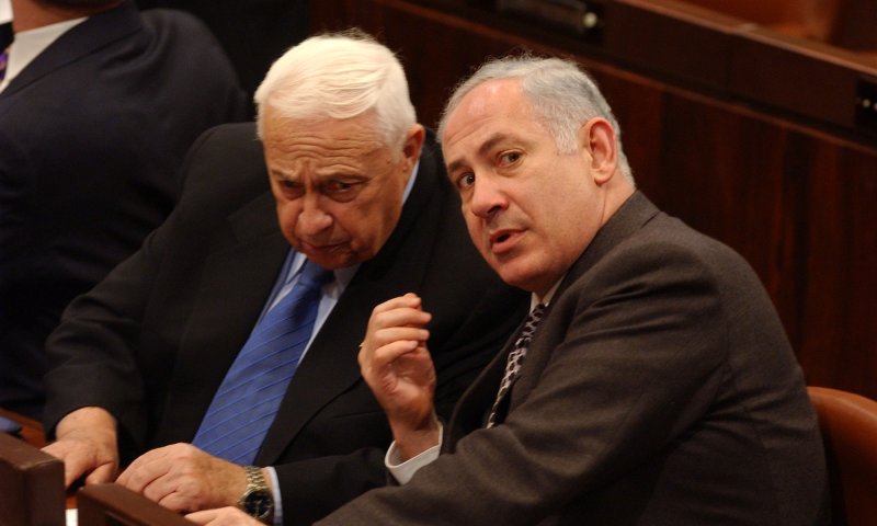 האם ביבי יכנס להיסטוריה ככפילו של שרון?