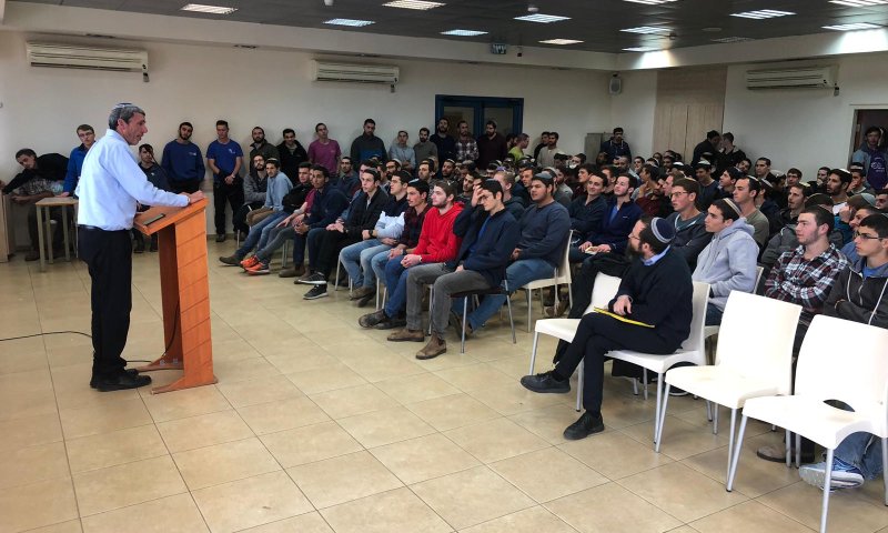 הרב פרץ במכינה בעלי: למה נכנסתי לפוליטיקה?