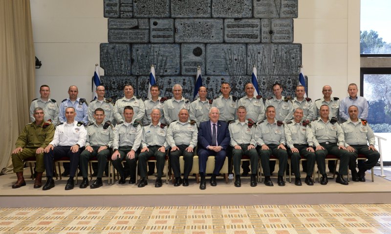 פורום מטכ"ל מצטלם: 17 אלופים &ndash; 0 כיפות סרוגות