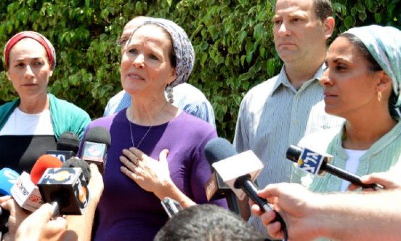 מרגש: אמהות 3 הנערים החטופים ידליקו משואה ביום העצמאות