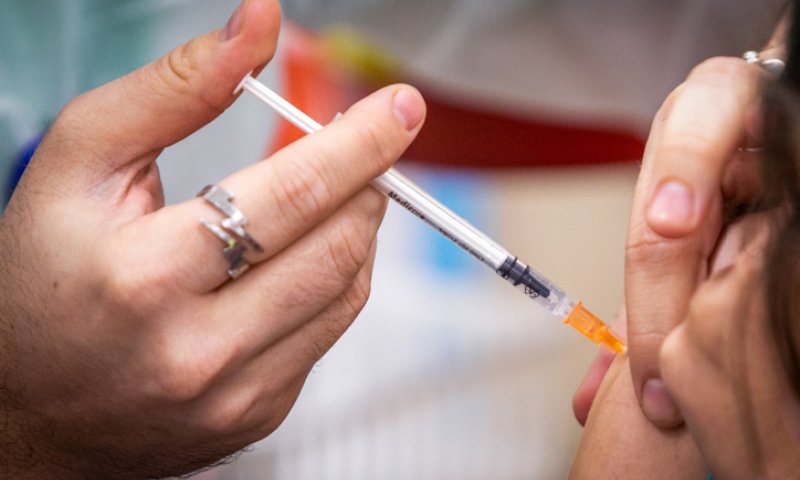 אחרי ישראל: מדינה נוספת שוקלת חיסון רביעי