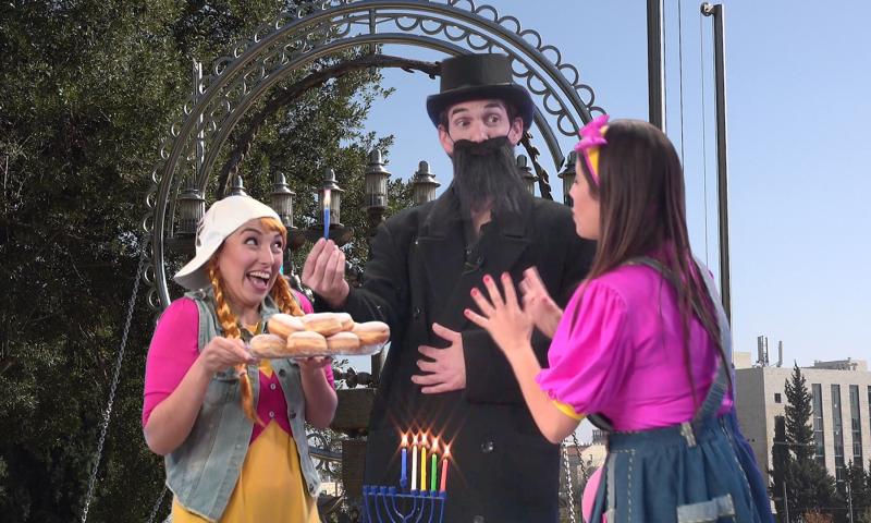 חנוכה בסרוגים: אביה נוחתת במנורת הר הרצל. פרק 4