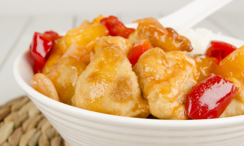 שילוב מנצח: מתכון לעוף בתנור עם פלחי אננס