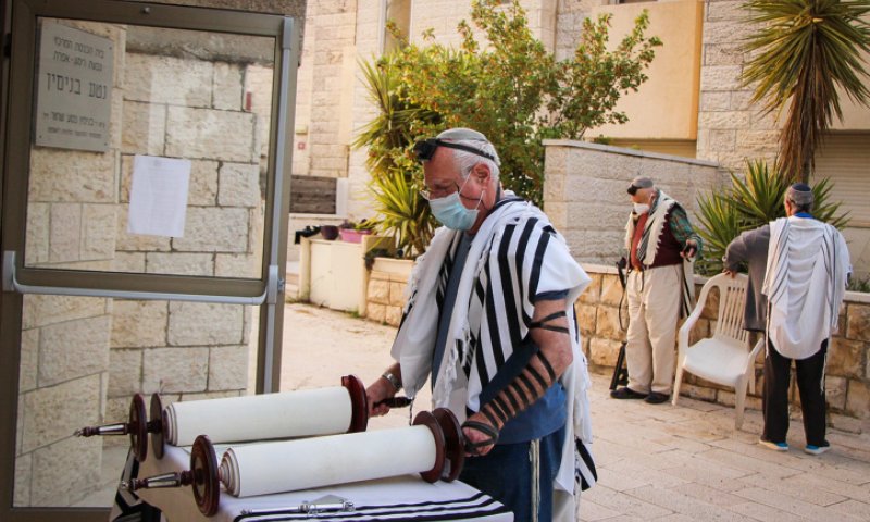 הרב הראשי לרה"מ: פתח את בתי הכנסת באופן מיידי