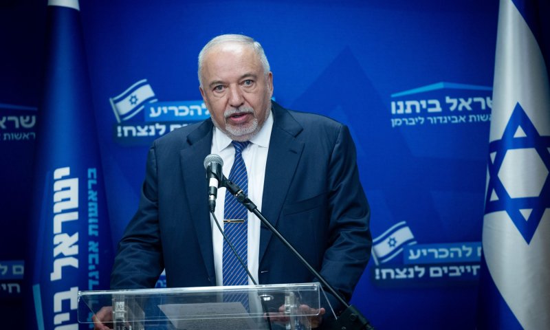ליברמן תומך בהגרי ותוקף את הרמטכ"ל: "מתבטל בפני הדרג המדיני"
