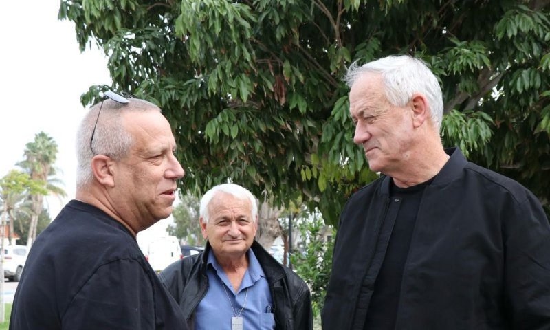 גנץ: "מתקרב היום שנאפשר חזרה לחלק מהיישובים"