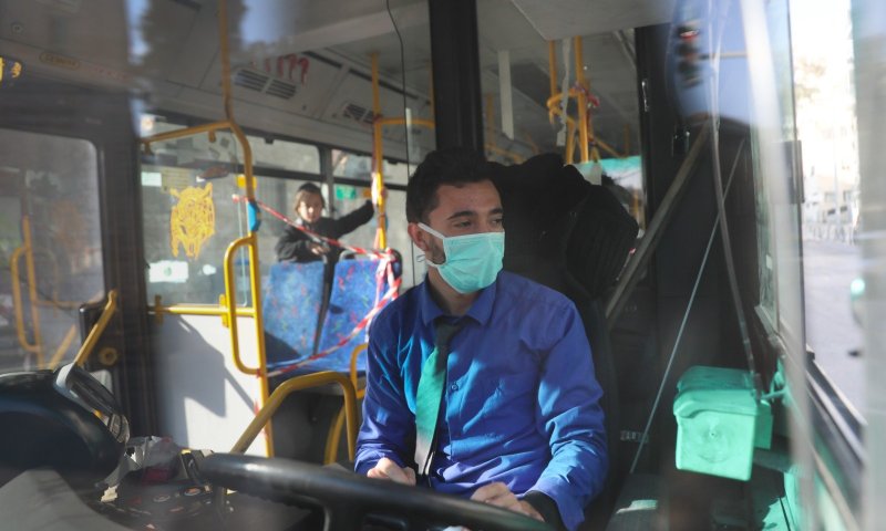 תיעוד: חולה קורונה התגלה באוטובוס, הורד בכביש 1