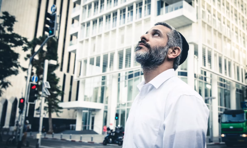 "כנראה עומס יתר": אביתר בנאי משחרר סינגל חדש