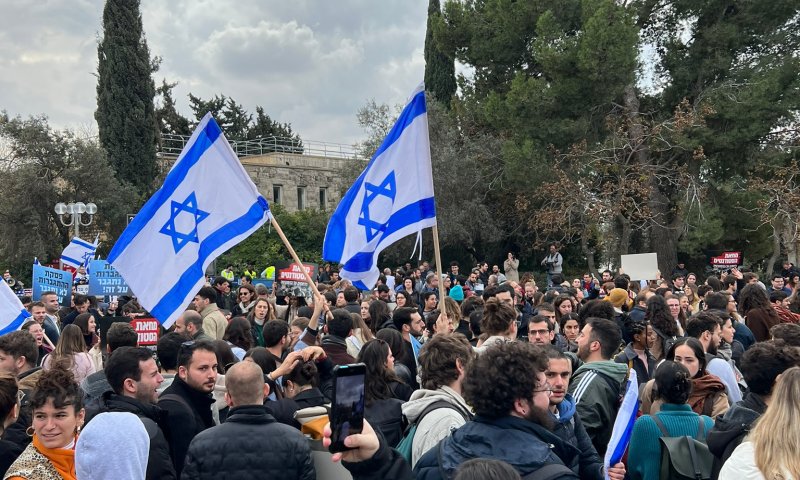 המשטרה: מפגין שנעצר ביצע מעשה מגונה בשוטרת