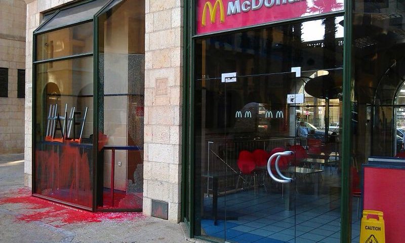 הטרור הטבעוני משתולל: תג מחיר נגד סניף מקדונלד'ס