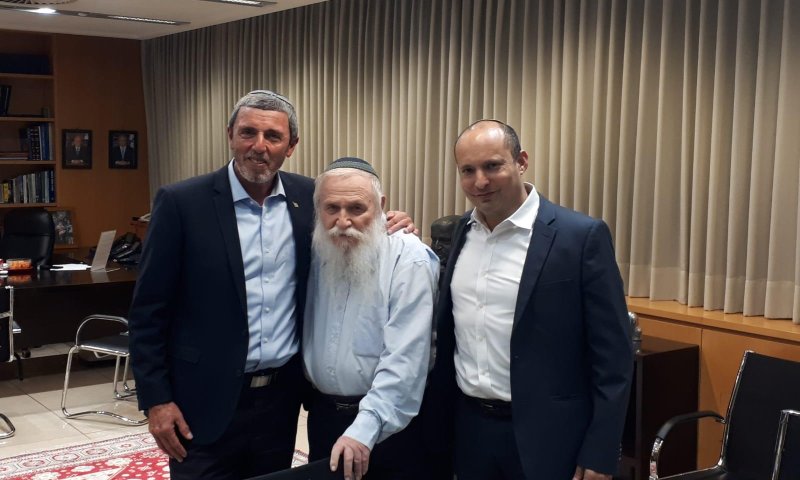 בנט ופרץ נפגשו עם רבני ההסדר: "ספינת הדגל"