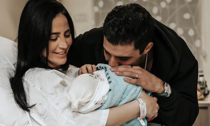 הבשורה שחיכו לה: בר כהן ואליאב טעטי חובקים ילד