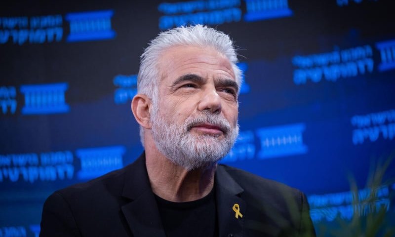 לפיד השתמש בציטוט מומצא של הרב קוק