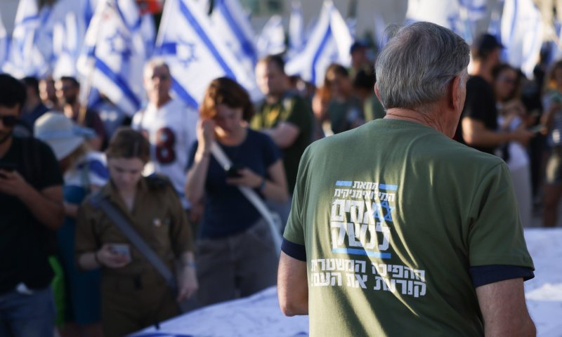 אחרי הביקורת מהורים שכולים אחים לנשק התחרטו