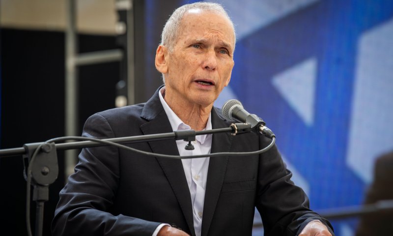 בר לב עונה לשקד: גירוש המחבל באחריות משרדך