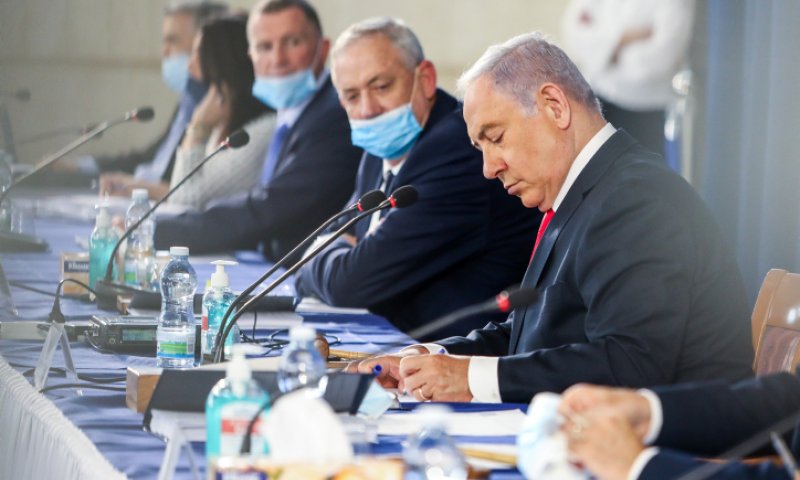 כשמסביב יהום הסער: מדוע נתניהו נוסק בסקרים?