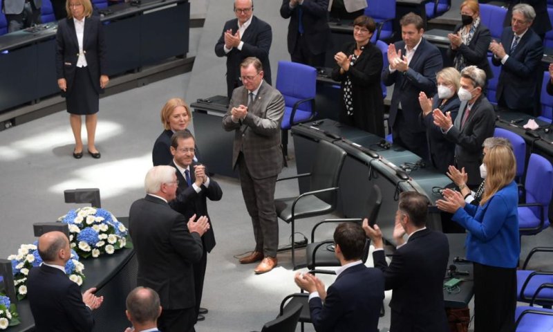 נאום הרצוג בבונדסטאג: "נושא עמי ציווי אחד &ndash; זָכוֹר"